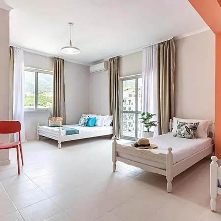 Daire 43 - Central, Access Himarë