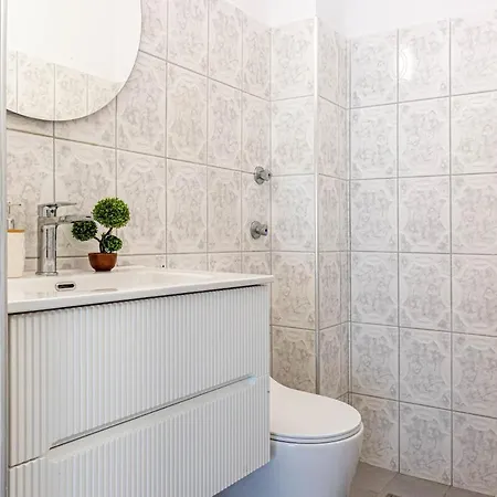 Apartment 43 - Central, Access