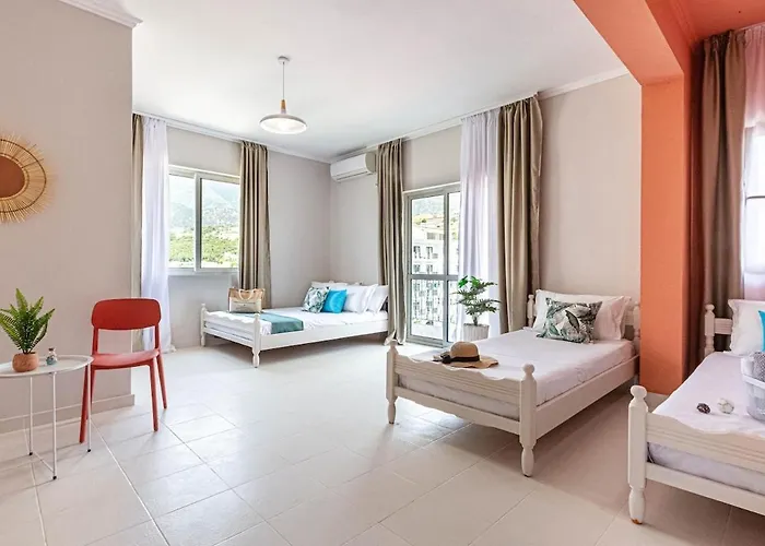 Daire 43 - Central, Access Himarë